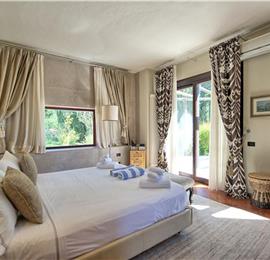 5 bedroom villa with pool and tennis court near San Gimignano, sleeps 10